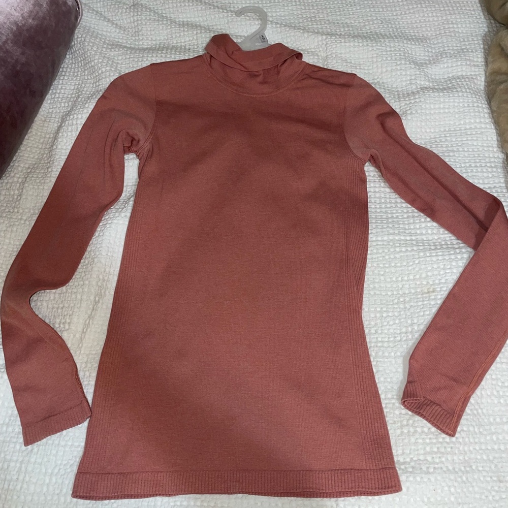 Lululemon fitted long sleeve turtleneck